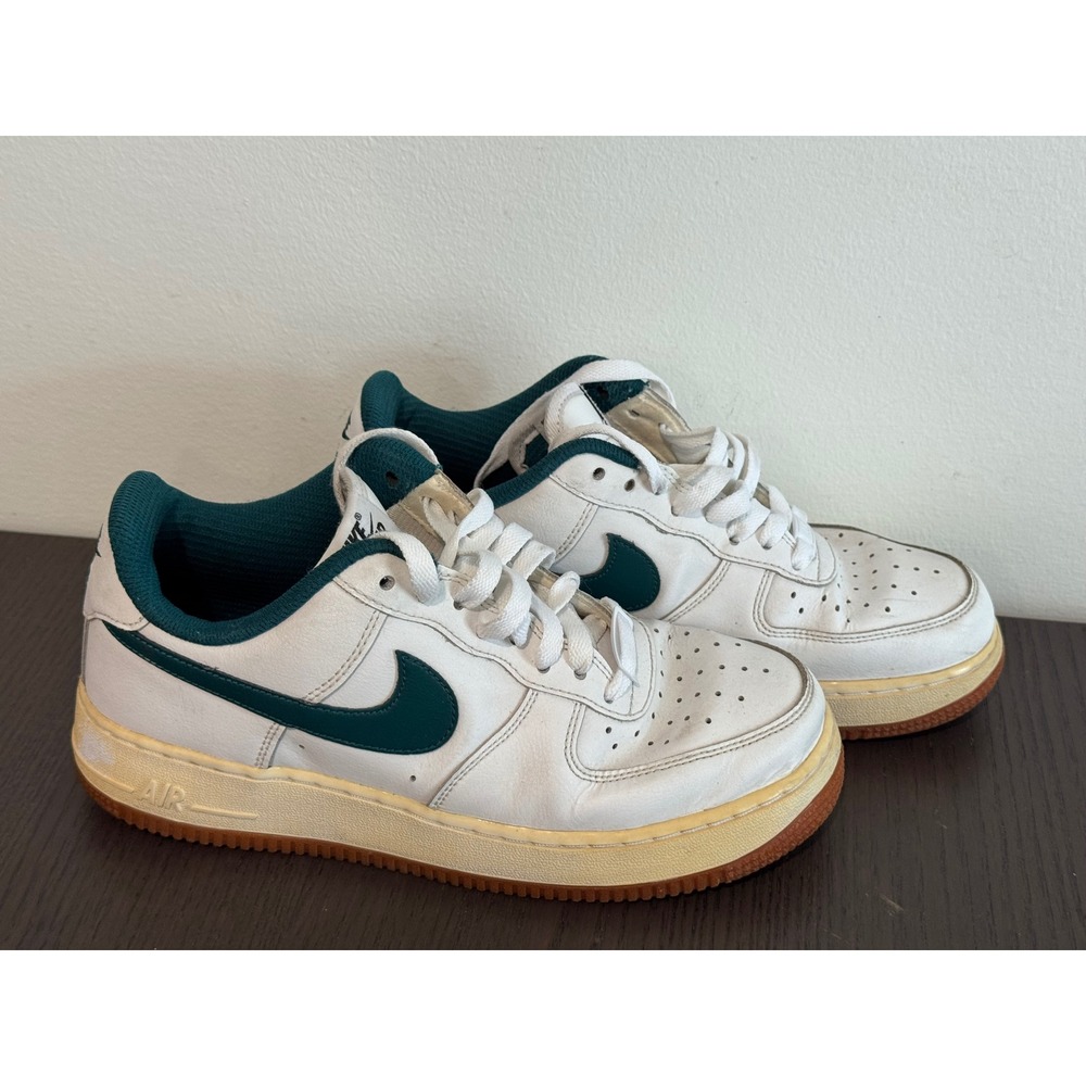 Nike Air Force 1 Low Women Size 8 White Green Gum Sole Leather Sneakers - Picture 2 of 5